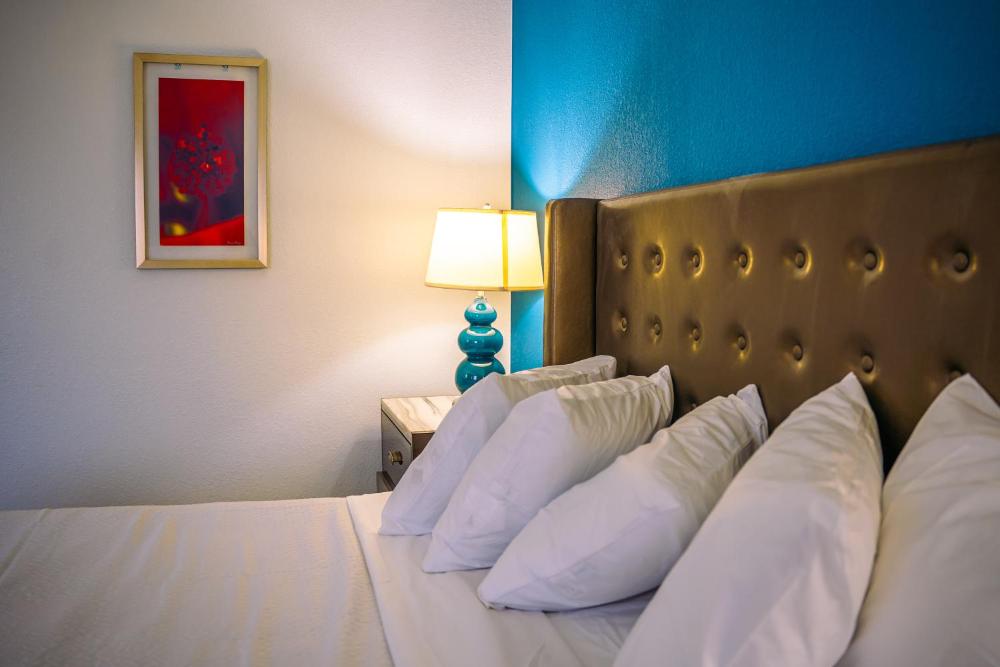 King Room - Non-Smoking interior